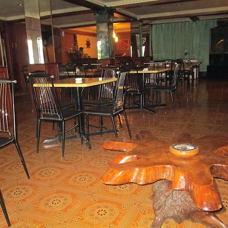 Hotel Istana Makassar Eksteriør billede