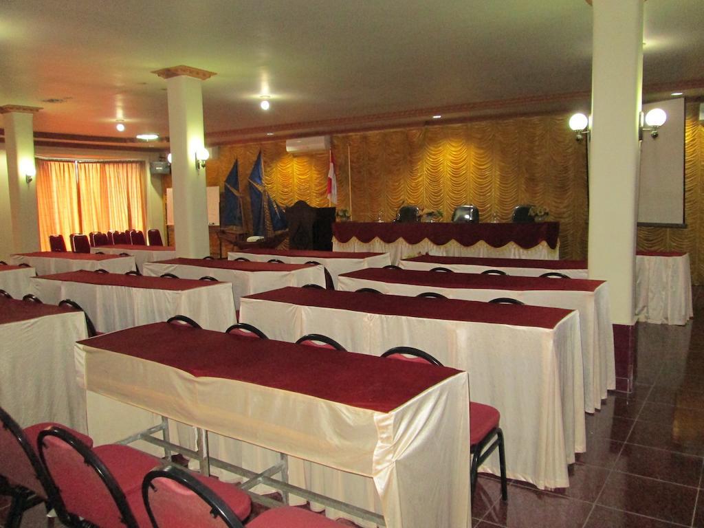 Hotel Istana Makassar Eksteriør billede