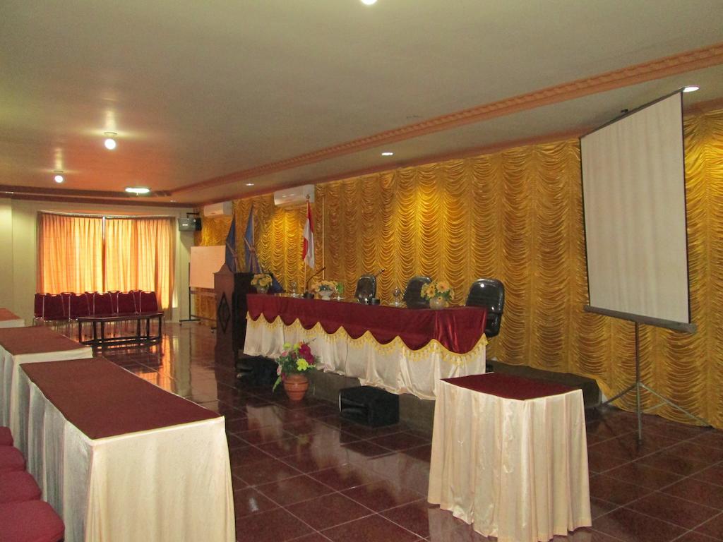 Hotel Istana Makassar Eksteriør billede